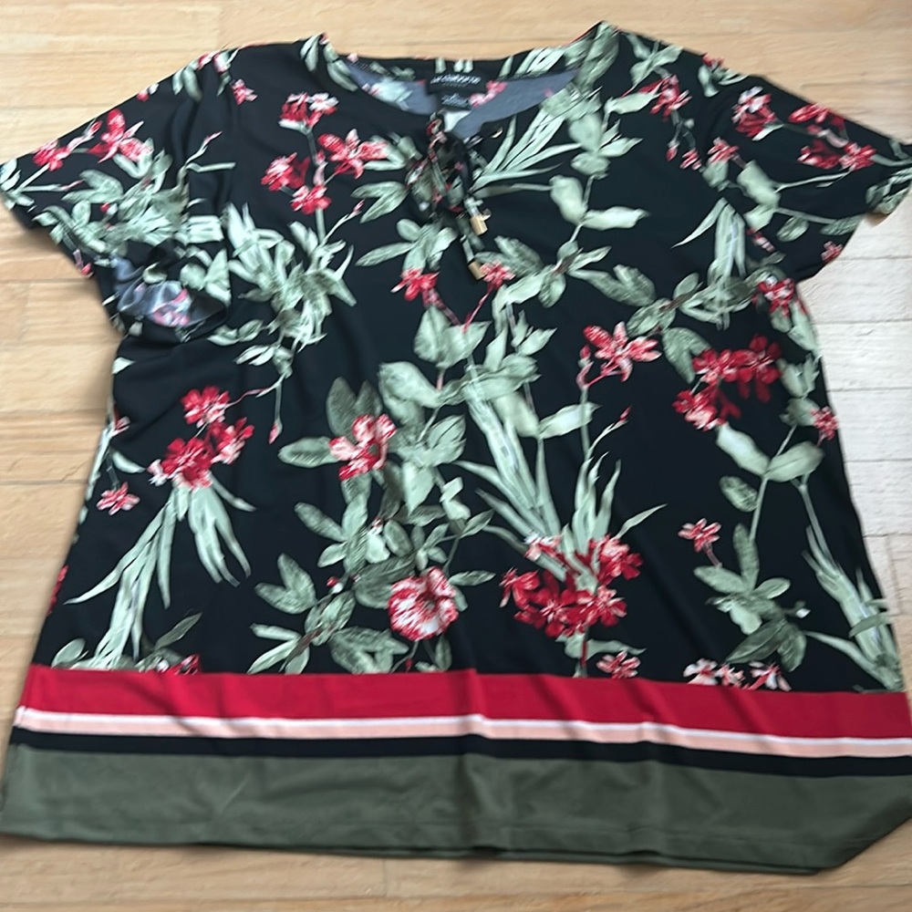 Women’s short sleeve dress top